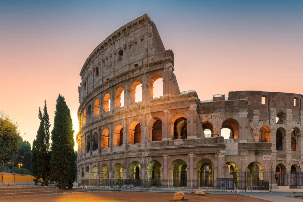 coliseo romano al atardecer