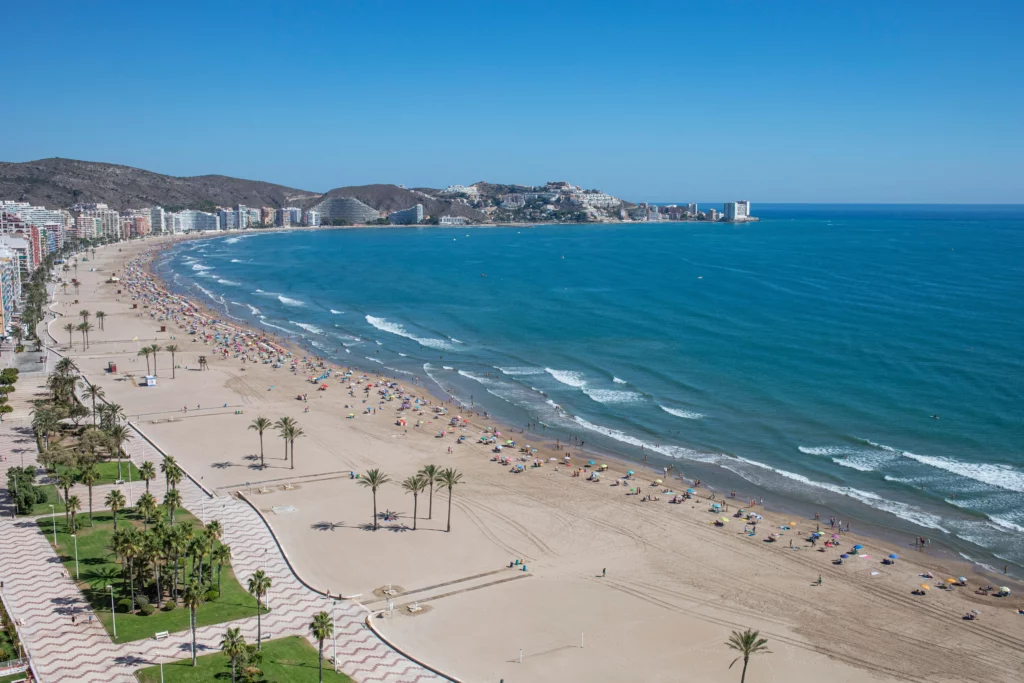 playa valenciana durante el día