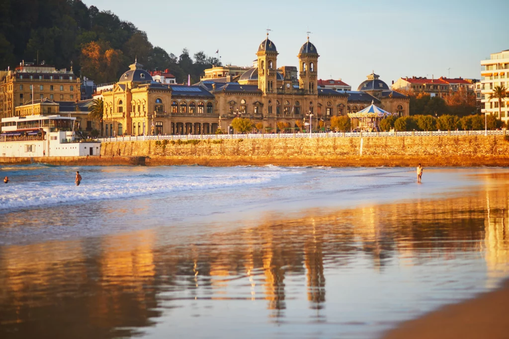 vista escenica de la playa de la concha en san sebastian