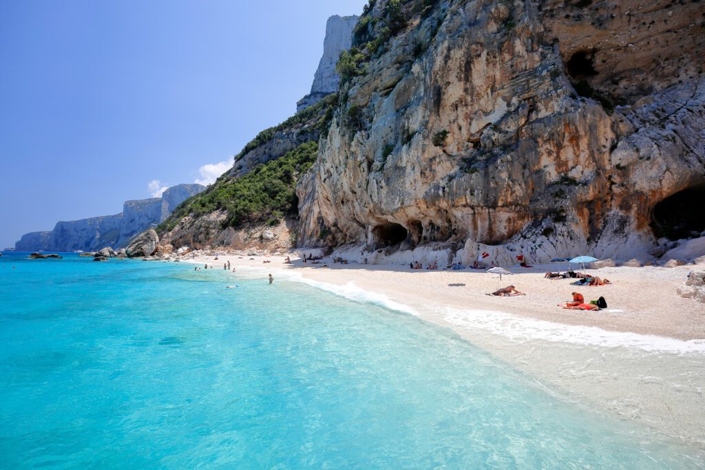 Playa de Cala Mariolu, cerca de Cala Biriola y Cala Goloritze, Baunei, Cerdeña, Italia