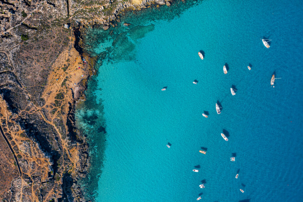 italia sicilia islas egadi drone aéreo cala rossa favignana