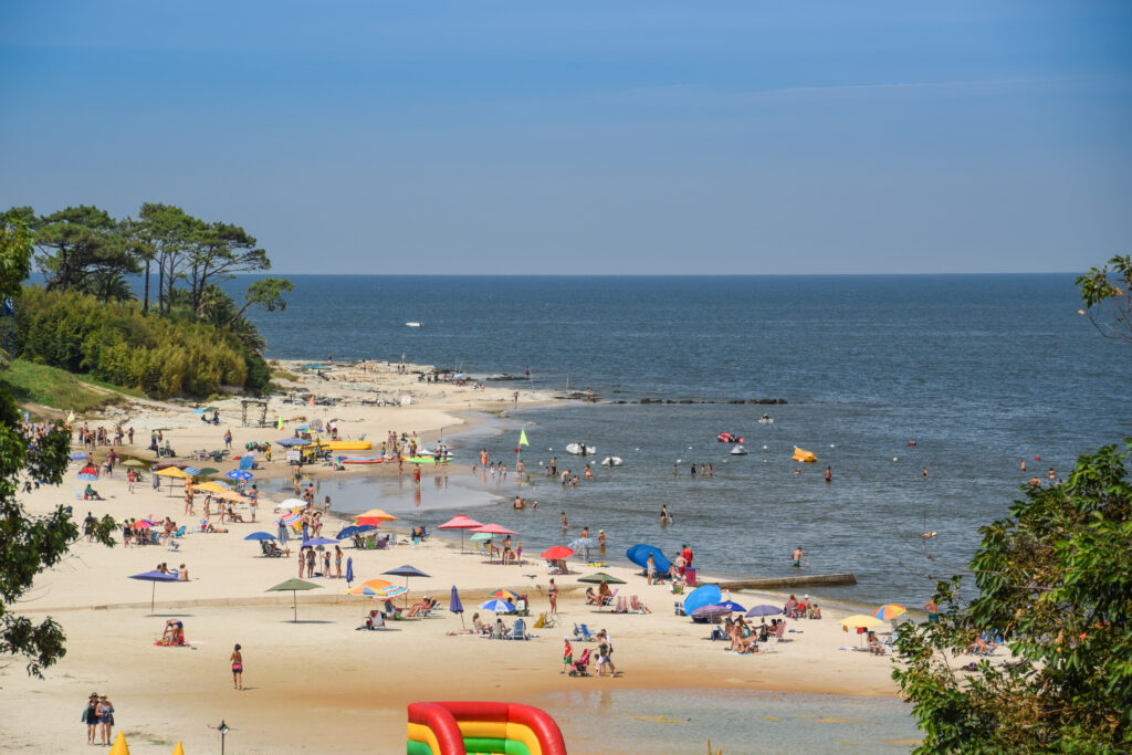 Paisaje de playa Atlántida en Canelones, Uruguay