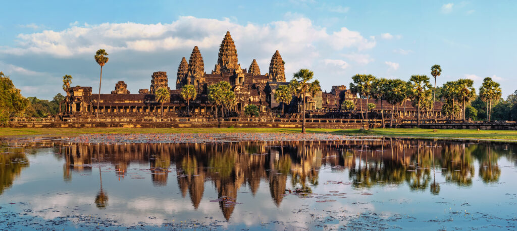 Antigua arquitectura Khmer. Vista panorámica de Angkor Wat. Camboya
