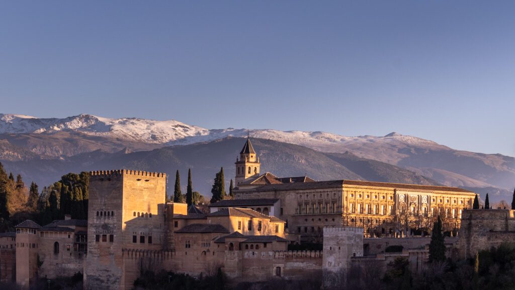 La Alhambra de Granada, invierno en Sierra Nevada