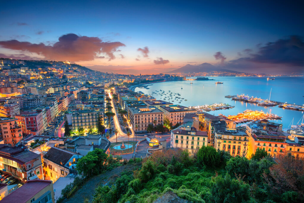 Nápoles, Italia. Vista aérea del paisaje urbano de Nápoles, Campania, Italia.