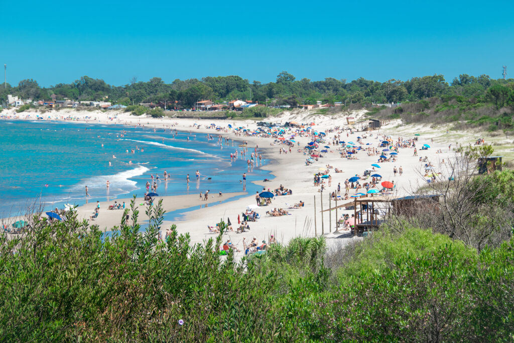 Vista aérea de la playa Costa Azul, Canelones, Uruguay